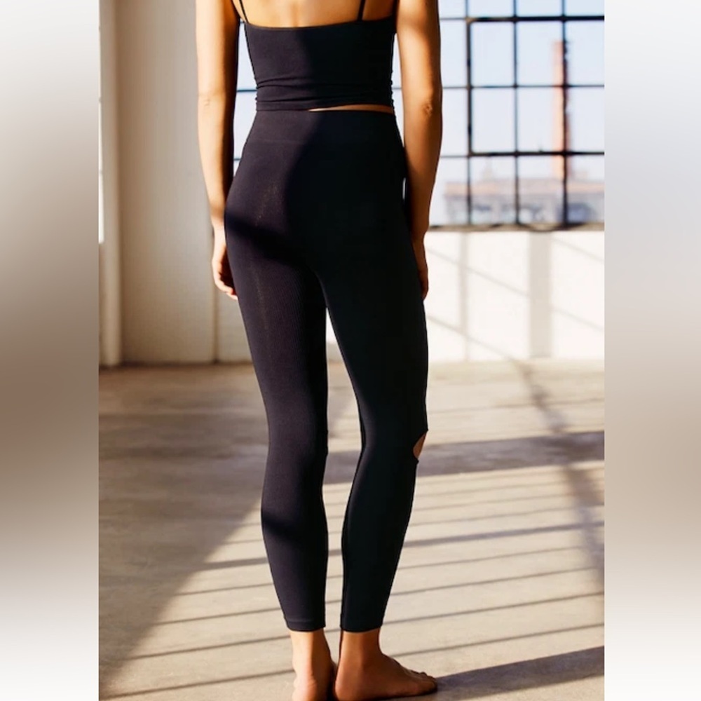 FP Movement by Free People Black High-Rise Knee-Cut Leggings - Picture 2 of 14